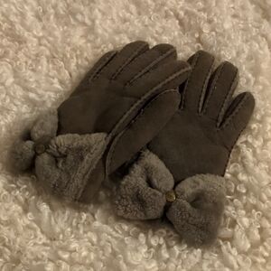 UGG Brown Suede Shearling-Trim Bow Gloves